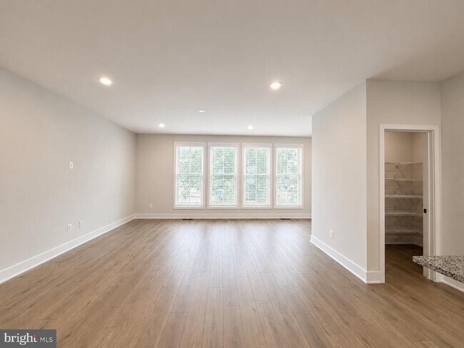 Photo - 135 Heyford Dr