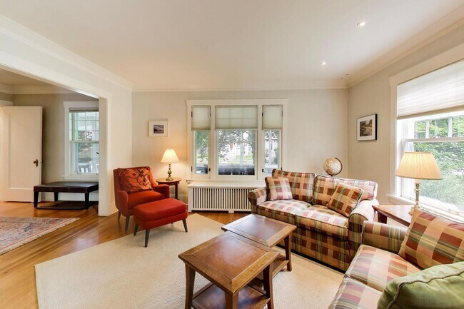 Photo - 2624 Thayer St