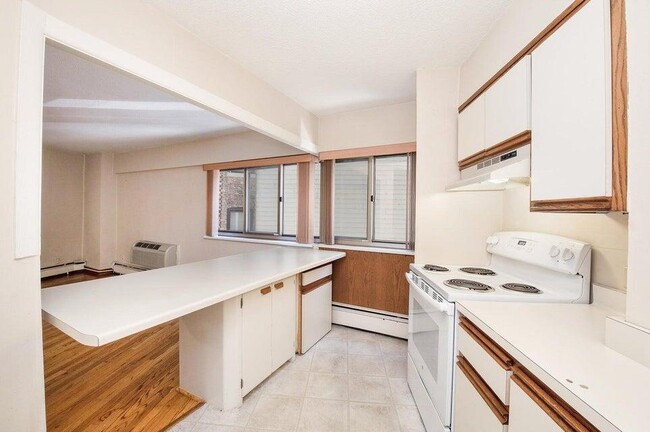 Photo - 1919 N Summit Ave