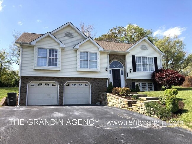 Photo - 1811 Meadows Ct