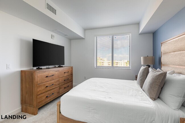 Photo - 200 NE 1st Ave Unidad 611