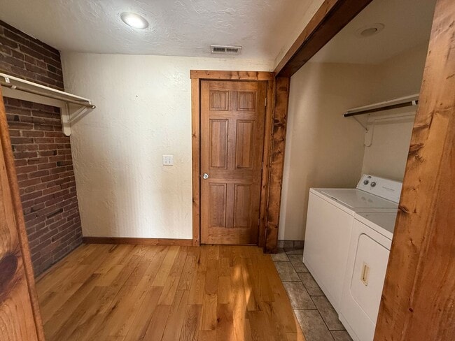 Photo - Spacious 1 bedroom 1 bathroom loft AVAILABLE NOW!
