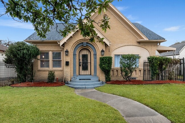 Building Photo - 2819 Wheeler Ave