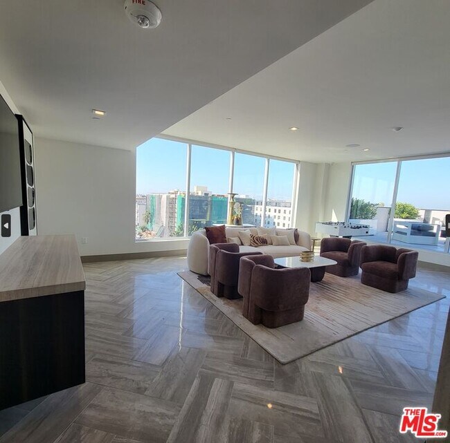 Photo - 750 S Kingsley Dr Unit 205