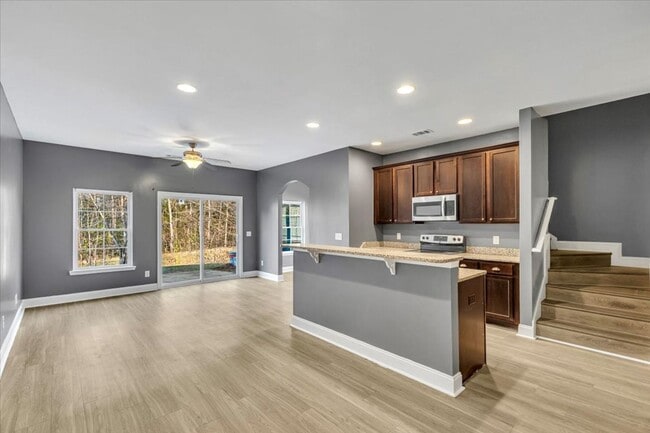 Photo - Richmond Hill- 3Br, 2 1/2 Bath Townhome