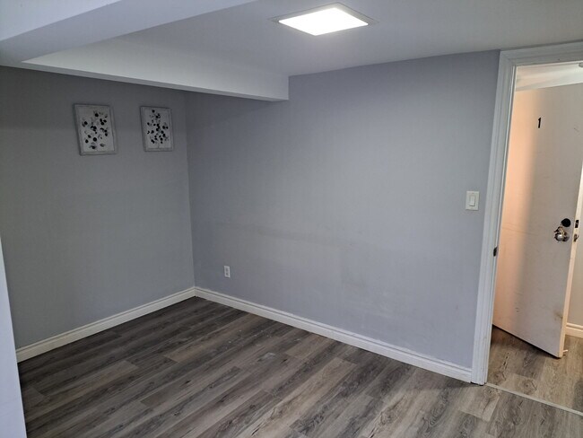 Photo - 347 Queenston St Unité 1