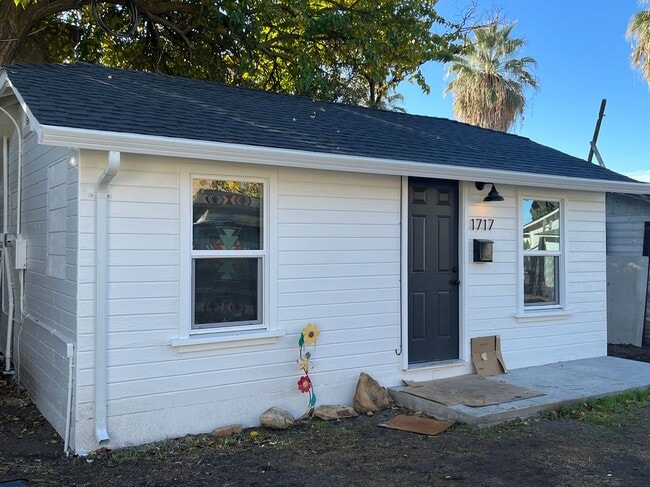 Photo - 1723 Lucerne Ave House