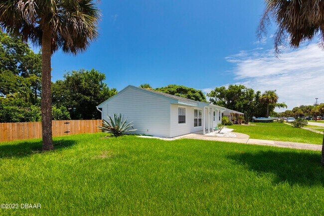 Photo - 489 Wiltshire Blvd