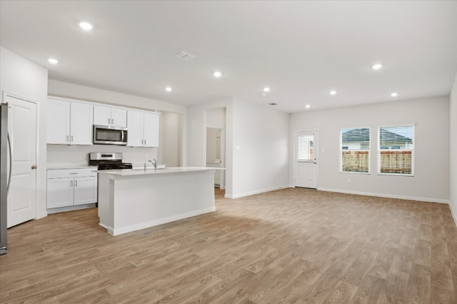 Photo - 120 Raymondville Path