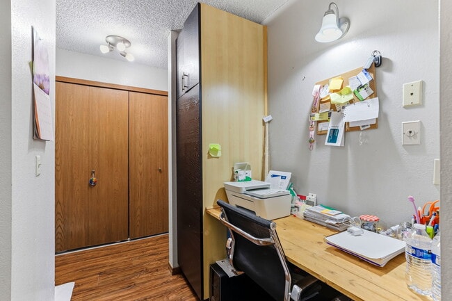 Photo - 3850 Plymouth Blvd Unidad 323