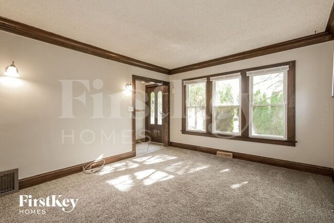 Photo - 216 S Elmwood Ave