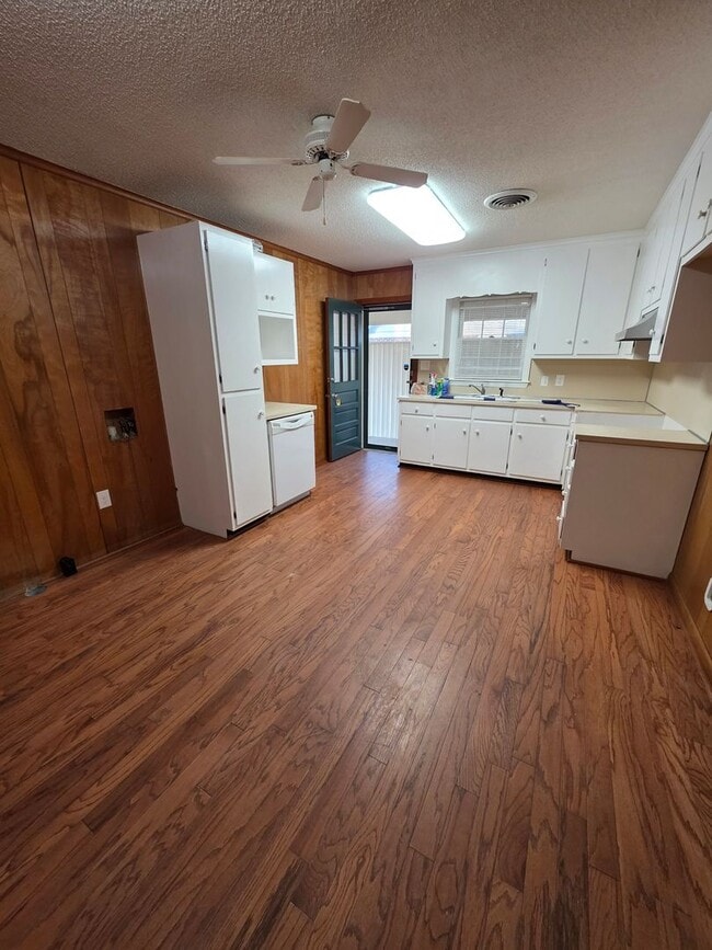 Photo - 3 BR with Den & Carport!