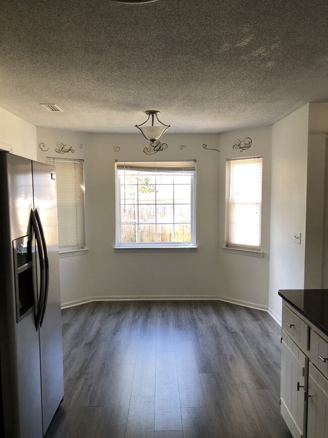 Photo - 402 E Emerald Dr