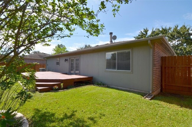 Building Photo - 28926 Sedgefield St