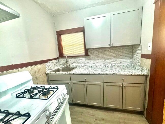 Photo - 4055 Tholozan Ave