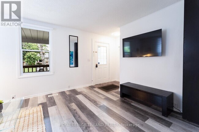 Photo - 326 Smith St