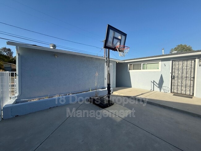 Building Photo - 5763 Baja Dr