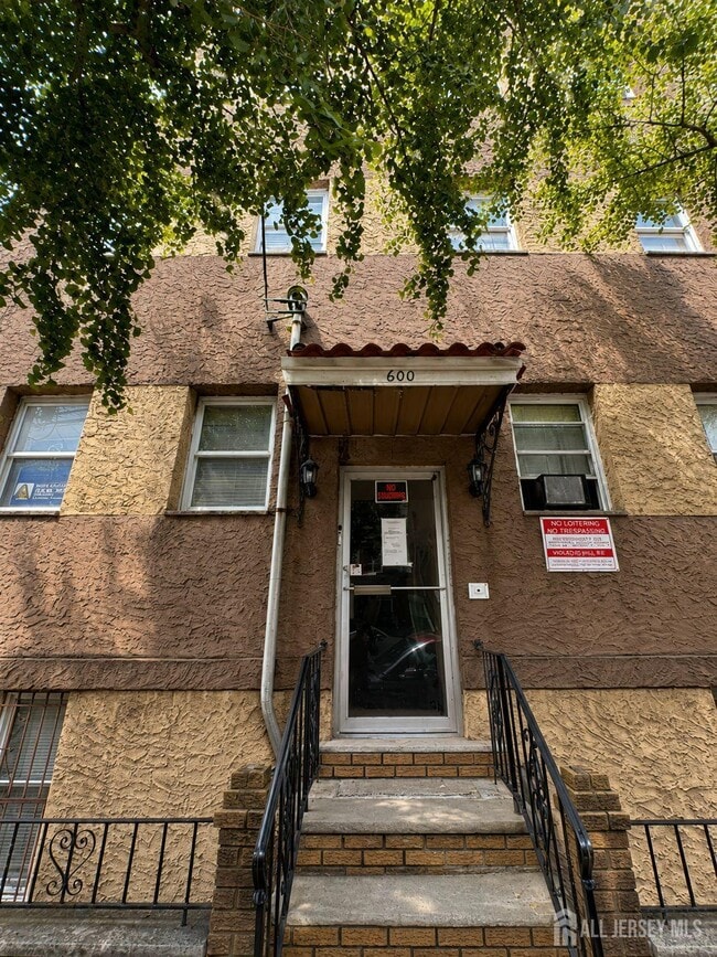 Building Photo - 600 N 6th St Unit 5B