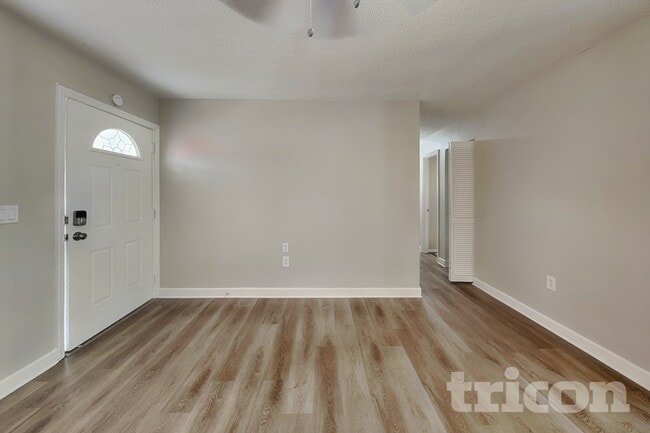 Photo - 607 65th Ave W