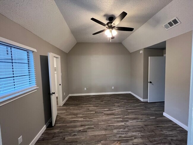 Photo - 3926 Wymess Dr