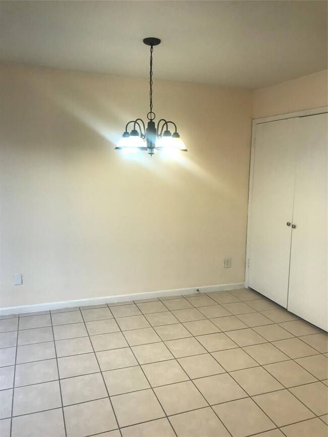 Photo - 8646 Maplecrest Dr