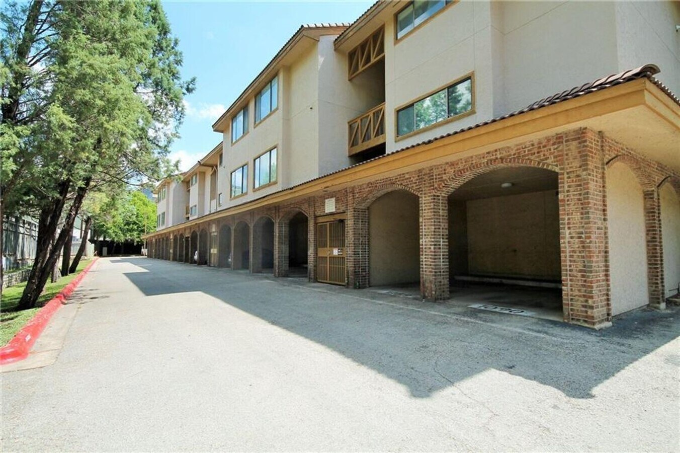 Photo - 806 W 24th St Unidad 100