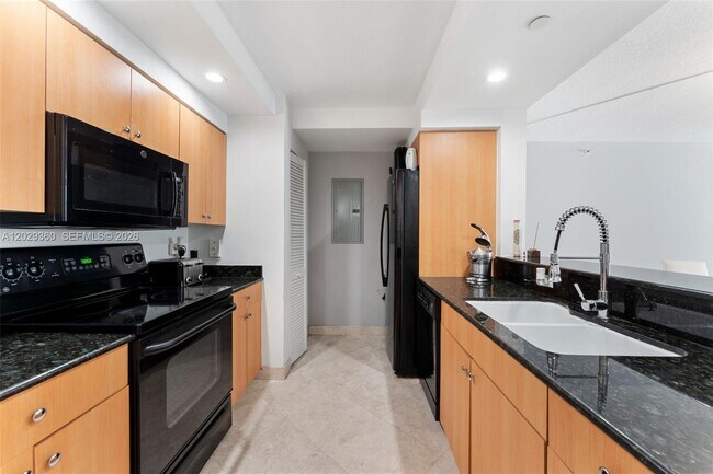 6917 Collins Ave Unit 607