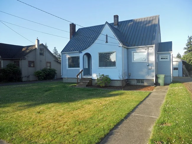 Building Photo - Charming 3 Bedroom Home