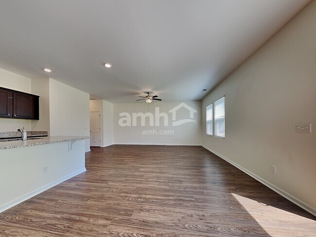 Photo - 123 Orion Way