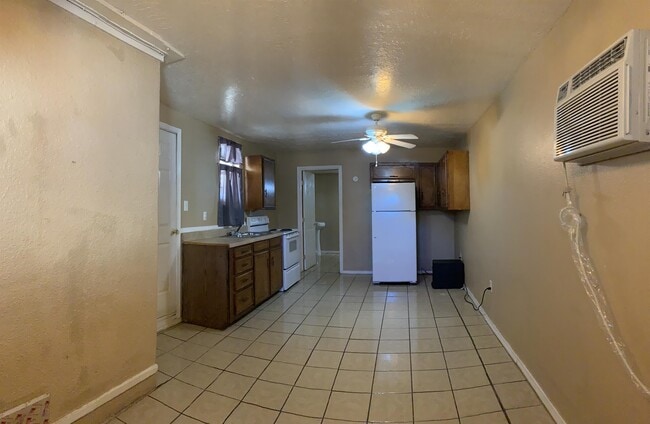 Photo - 1612 Axtell St