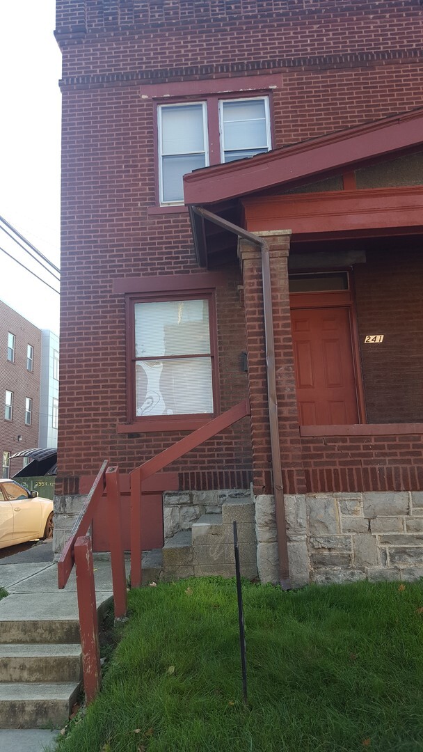 239-241 e 12th Ave - 239-241 e 12th Ave Apartment Unit 241
