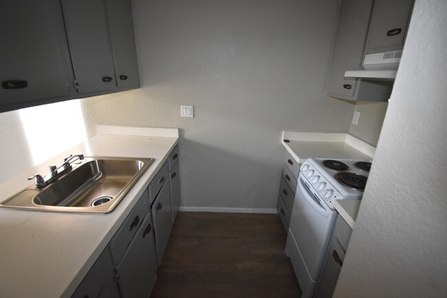 Photo - 156 E 21st St