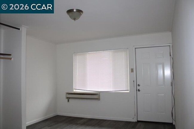 Photo - 2033 Nevin Ave Unidad 2033