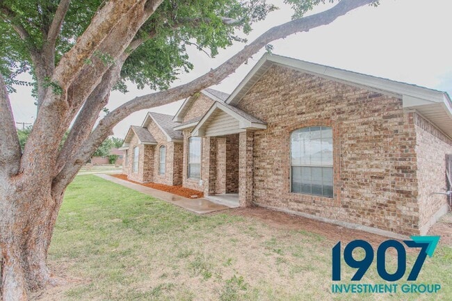 Photo - 1540 N Santa Fe Ave