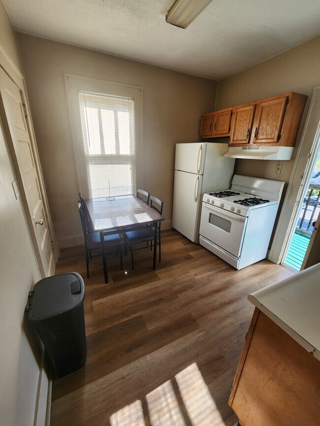 Kitchen - 701 Grant Ave Unit 2