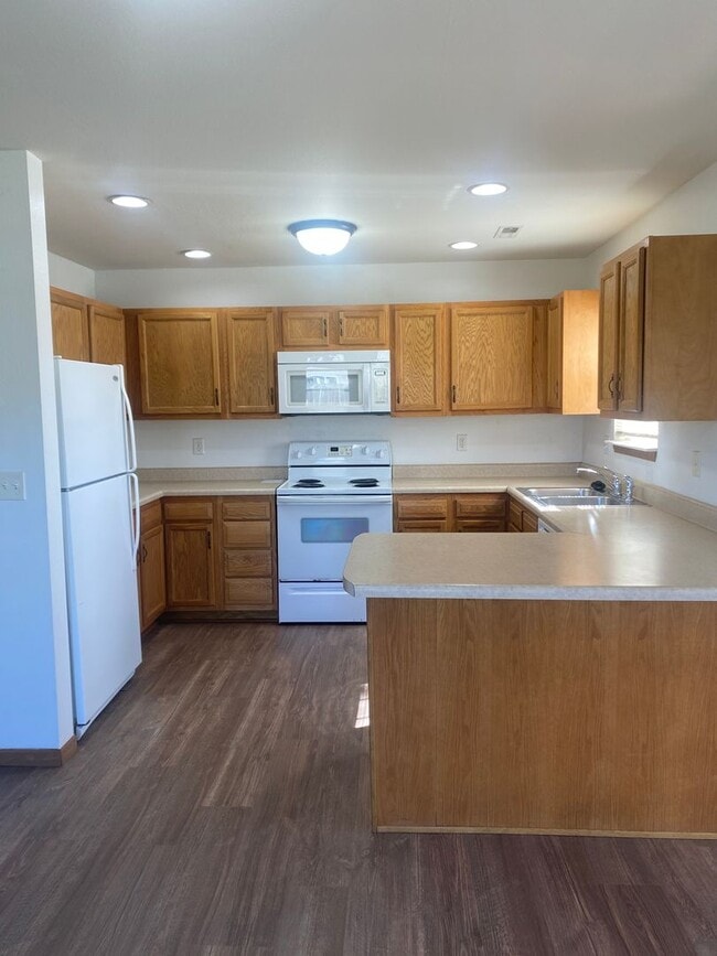 Photo - 16830 Huntington Ln Unit B