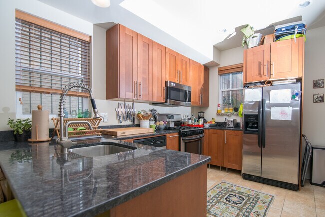 Photo - 340 Oakdale Pl NW