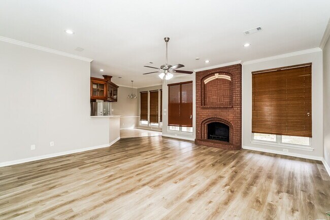 Photo - 708 St Johns Dr