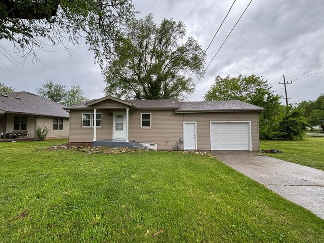 Building Photo - Available Now 2 bedroom 1 bathroom with 2 car garage