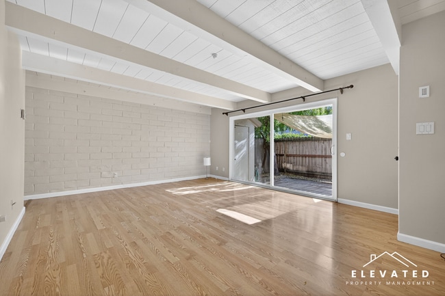 Photo - 111 Avram Ave