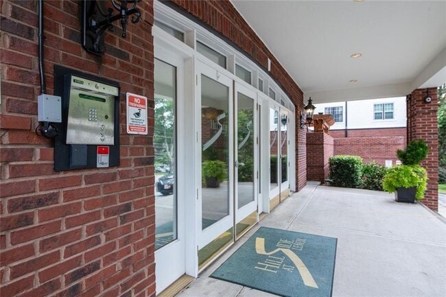 Building Photo - 3275 Lenox Rd NE Unit 207