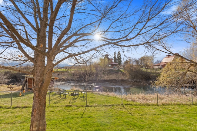 Photo - 670 Riverside Rd