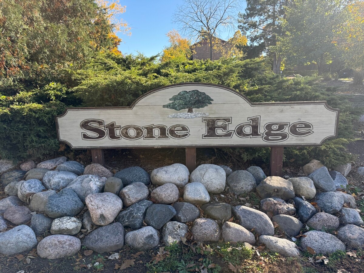 Stone Edge Apartments - Stone Edge Apartments Unit 109-3B