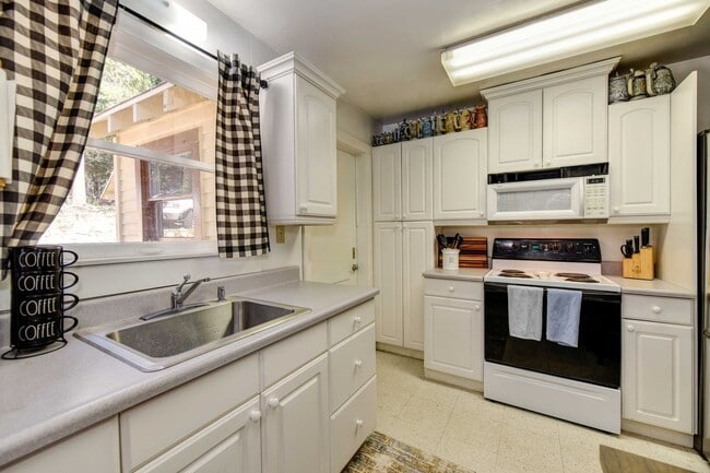 Photo - Adorable Home Available June 26th!
