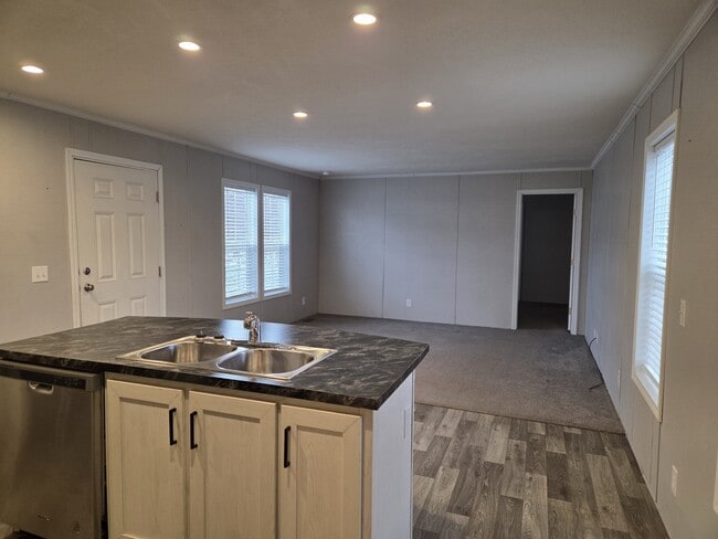 Photo - 152 Donald Ave