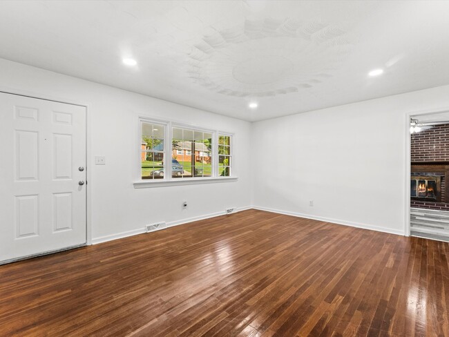 Photo - 3025 Glenan Dr
