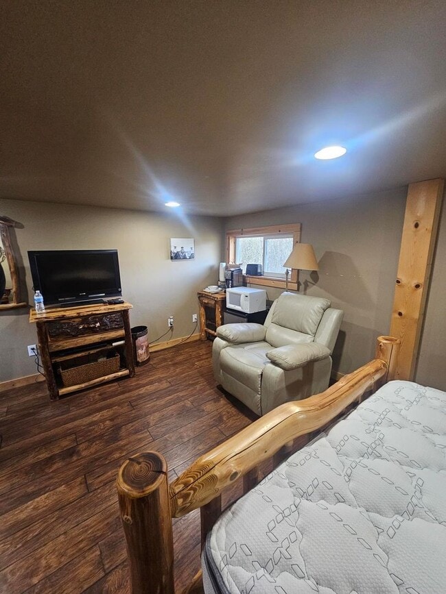 Photo - Furnished Studio