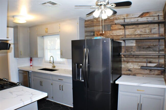 Photo - Charming Riverside Home on Hillside Avenue!