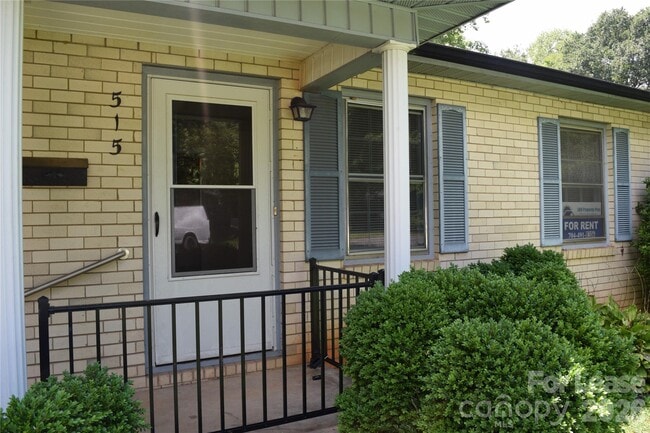 Photo - 515 Kerr St