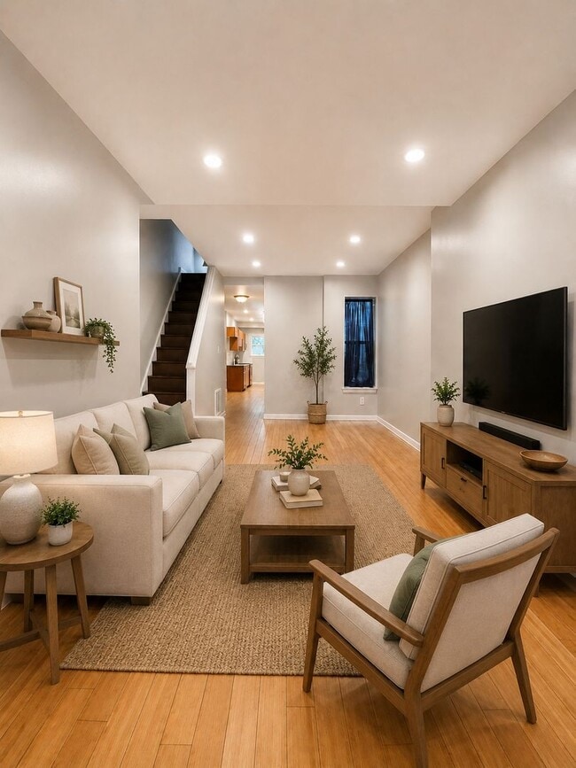 Building Photo - Spacious 5-Bedroom Rental with In-Unit Washer & Dryer on W Oxford St